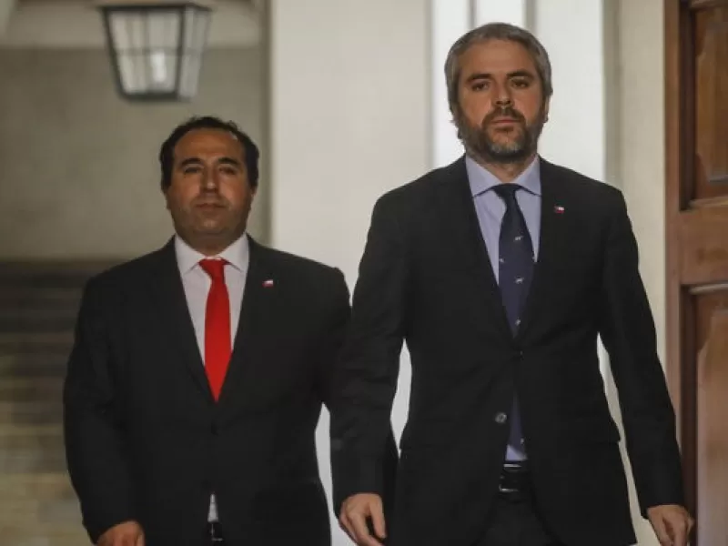 Acusación constitucional a Blumel suma respaldo tras nuevos cuestionamientos a Carabineros