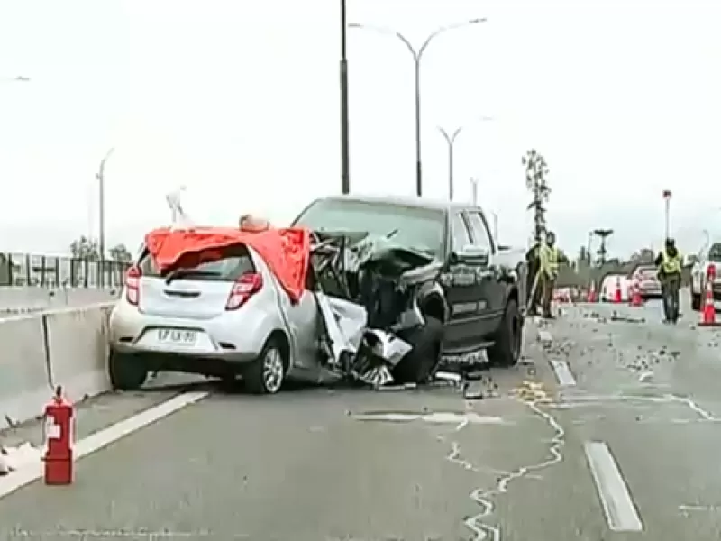 Conductor murió tras colisión con vehículo que huía contra el tránsito por la Ruta 5 Sur