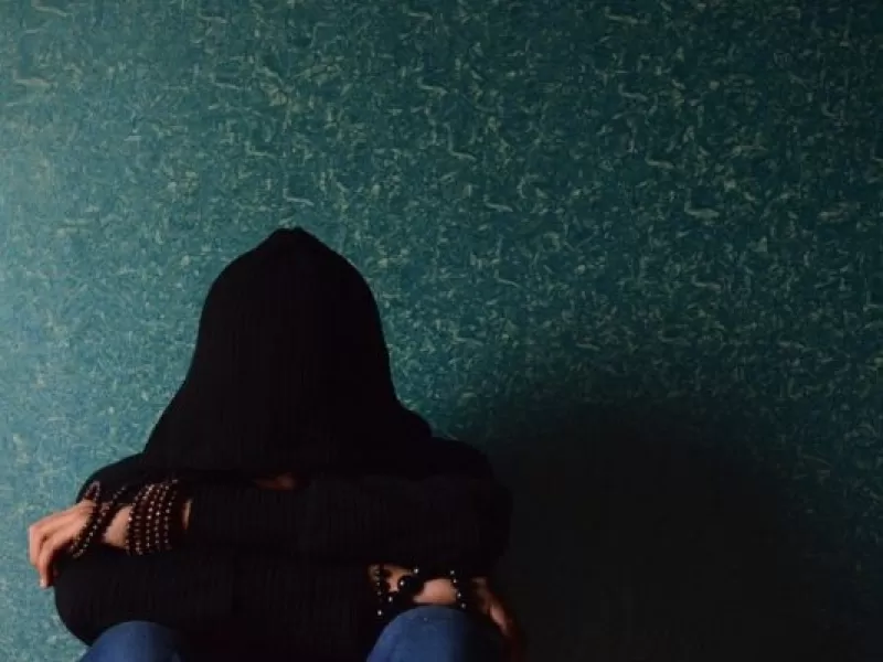 Detienen a 14 colectiveros de Puente Alto acusados de explotar sexualmente a una niña por 5 años