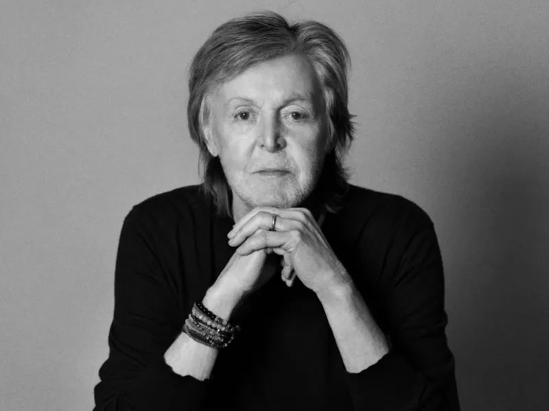 Paul McCartney reivindica la melancolía: “La tristeza es felicidad con una chaqueta negra”