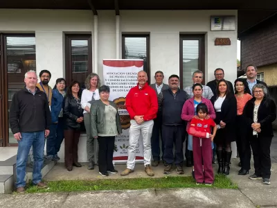 Productores y comerciantes de leña se capacitan para mejorar su producción en Los Lagos